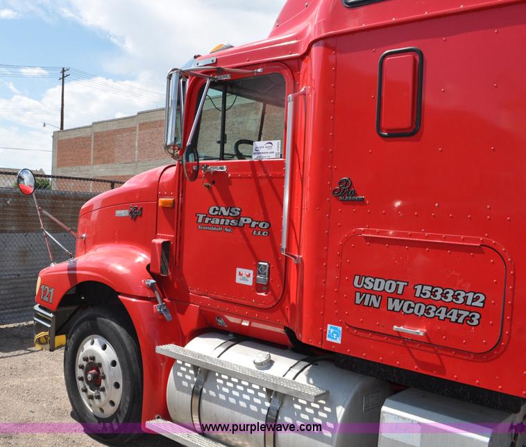 image for item G6059 1998 International 9200 Eagle semi truck