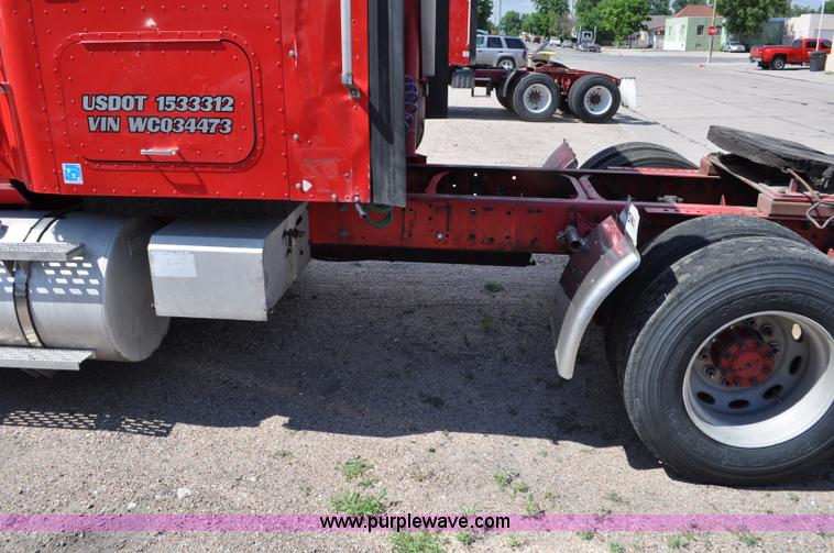 image for item G6059 1998 International 9200 Eagle semi truck