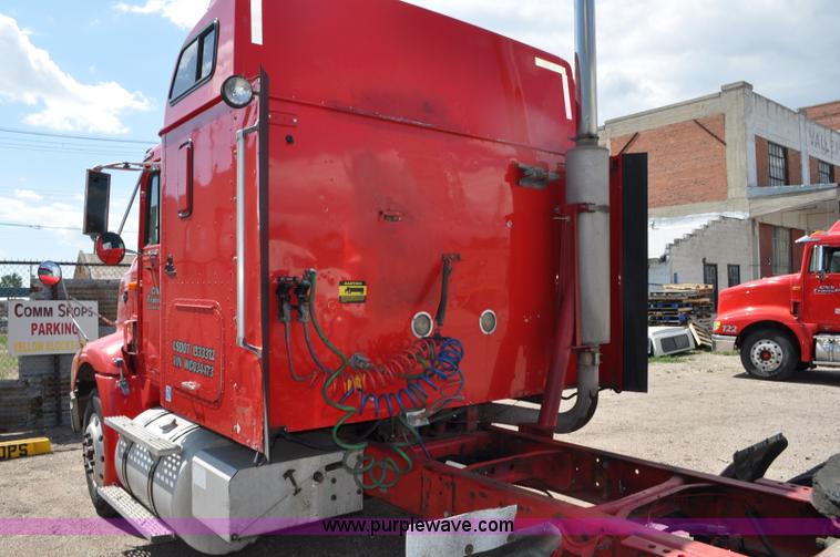 image for item G6059 1998 International 9200 Eagle semi truck