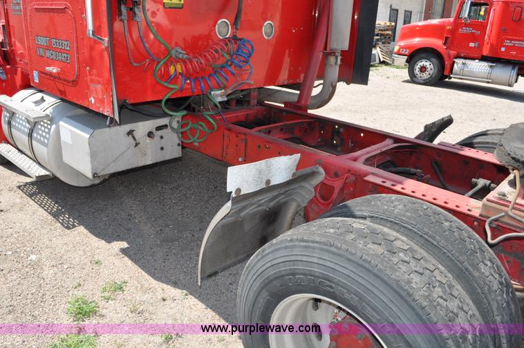 image for item G6059 1998 International 9200 Eagle semi truck