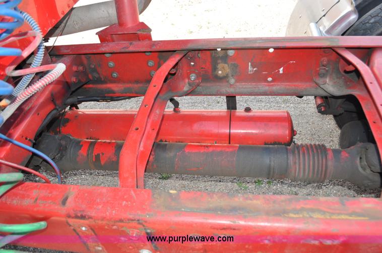 image for item G6059 1998 International 9200 Eagle semi truck