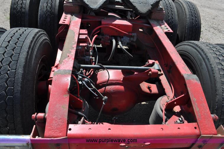 image for item G6059 1998 International 9200 Eagle semi truck