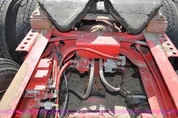 image for item G6059 1998 International 9200 Eagle semi truck