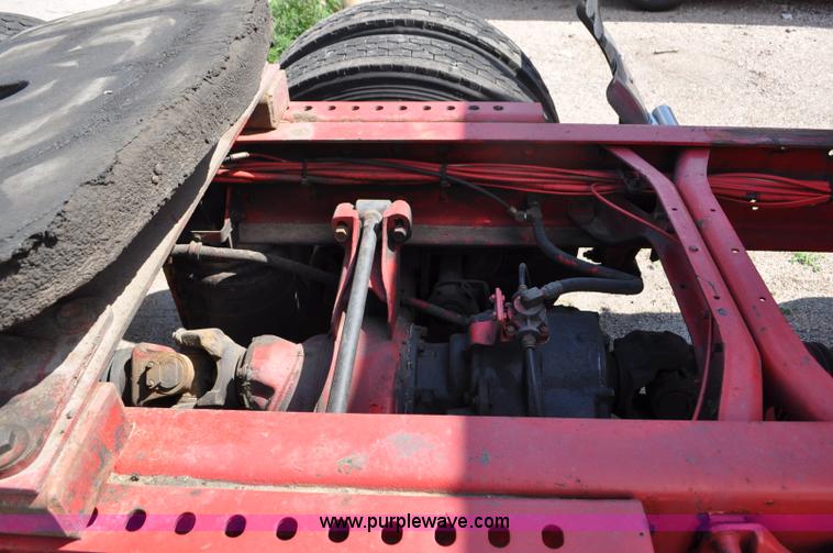 image for item G6059 1998 International 9200 Eagle semi truck