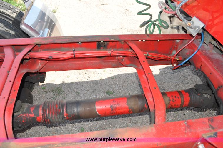 image for item G6059 1998 International 9200 Eagle semi truck