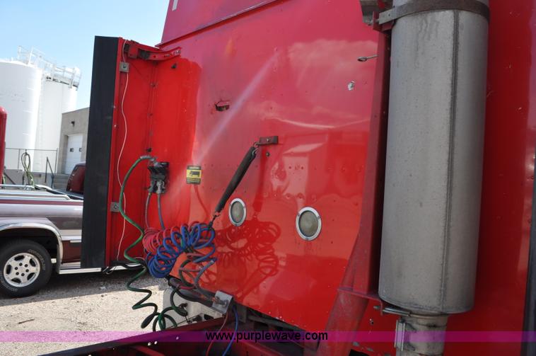 image for item G6059 1998 International 9200 Eagle semi truck