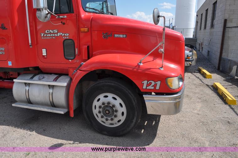 image for item G6059 1998 International 9200 Eagle semi truck