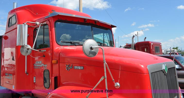 image for item G6059 1998 International 9200 Eagle semi truck