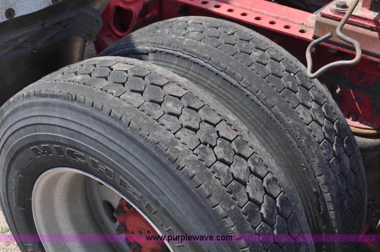 image for item G6059 1998 International 9200 Eagle semi truck