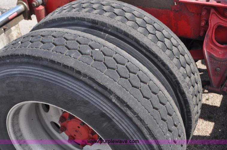 image for item G6059 1998 International 9200 Eagle semi truck