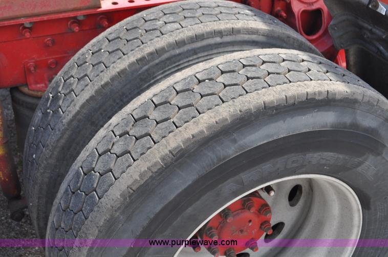 image for item G6059 1998 International 9200 Eagle semi truck