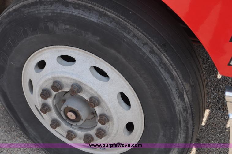 image for item G6059 1998 International 9200 Eagle semi truck