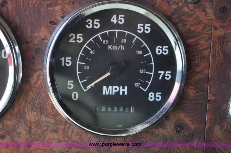 image for item G6059 1998 International 9200 Eagle semi truck