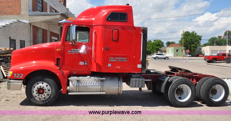 image for item G6060 1999 International 9200 Eagle semi truck