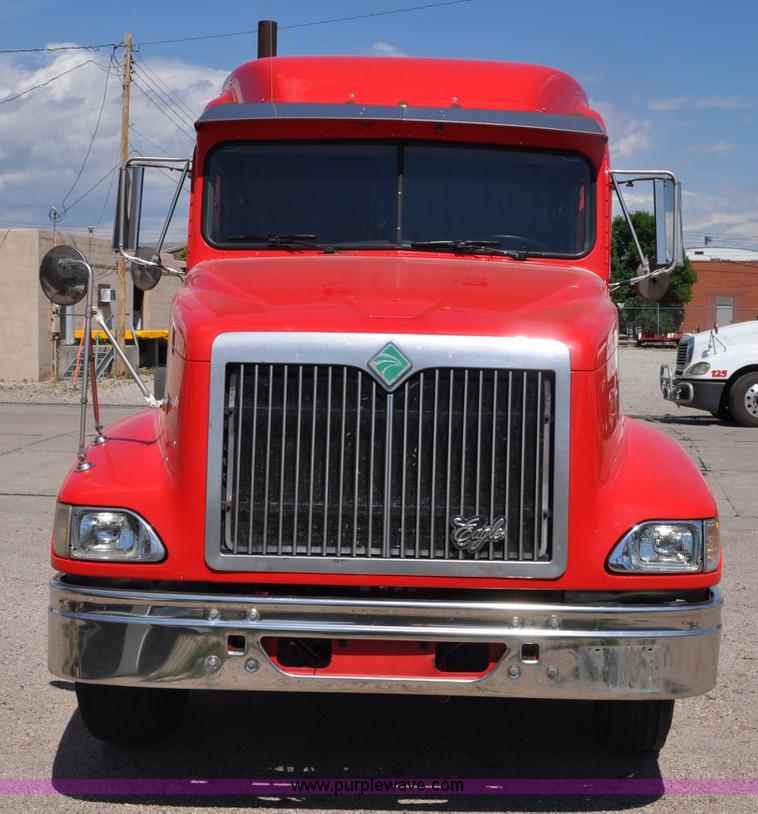 image for item G6060 1999 International 9200 Eagle semi truck