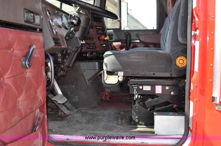 image for item G6060 1999 International 9200 Eagle semi truck