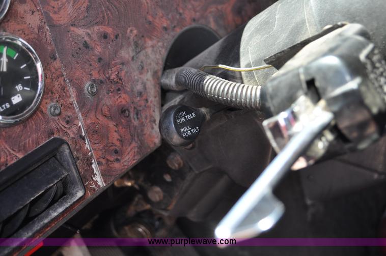 image for item G6060 1999 International 9200 Eagle semi truck