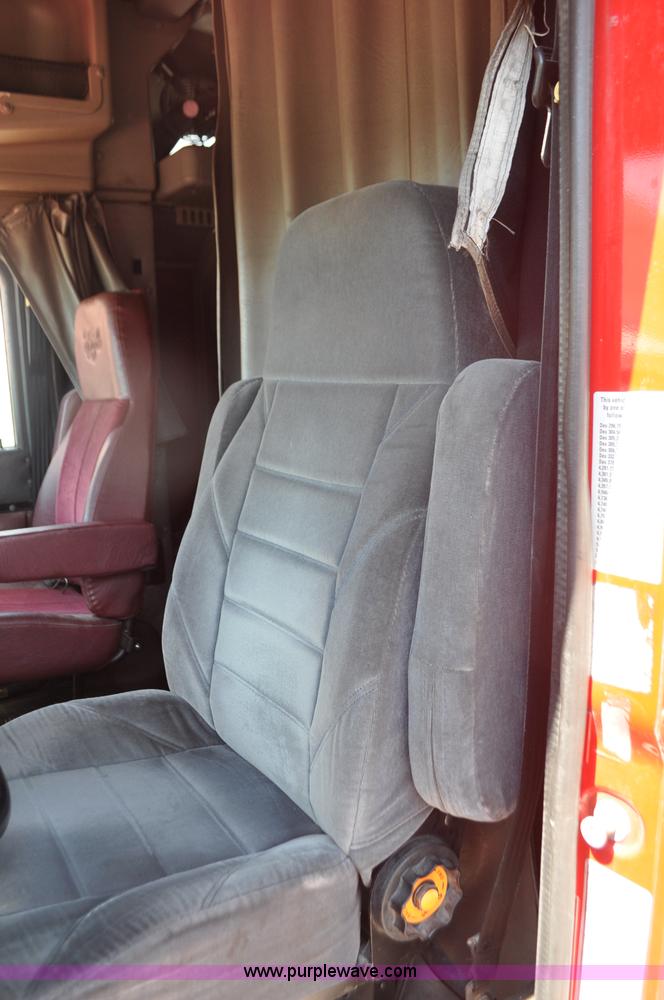 image for item G6060 1999 International 9200 Eagle semi truck