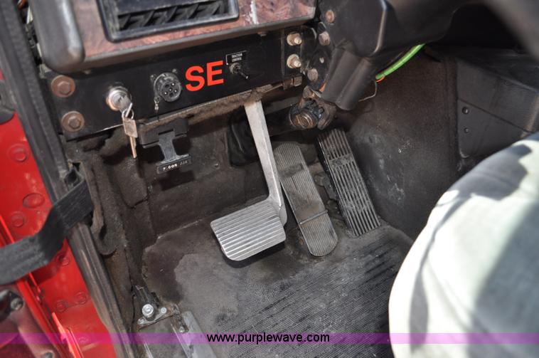 image for item G6060 1999 International 9200 Eagle semi truck