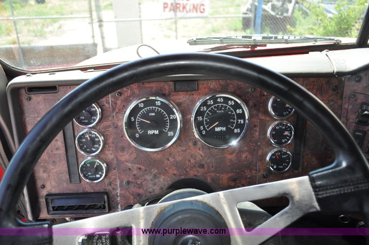 image for item G6060 1999 International 9200 Eagle semi truck