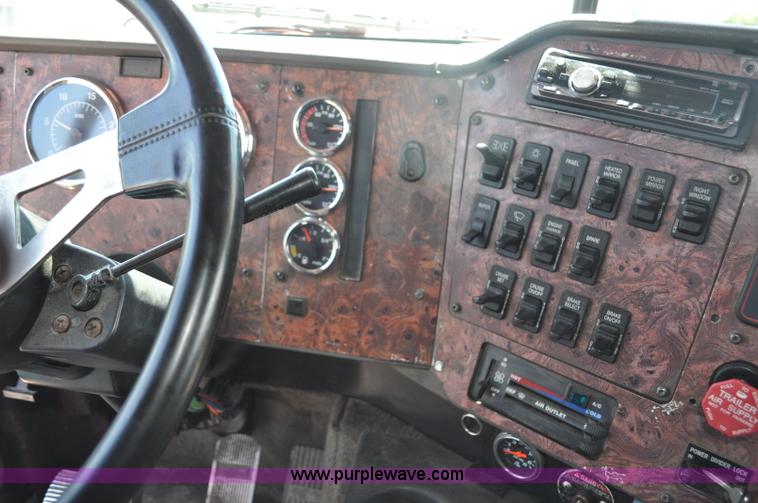 image for item G6060 1999 International 9200 Eagle semi truck