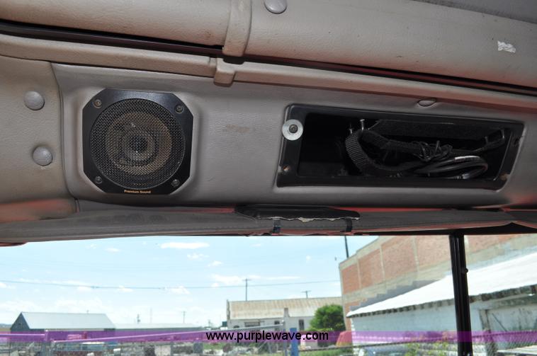 image for item G6060 1999 International 9200 Eagle semi truck