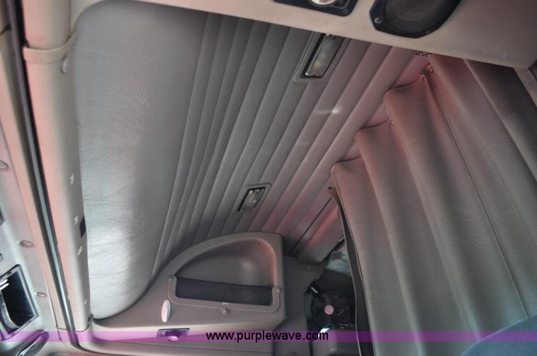 image for item G6060 1999 International 9200 Eagle semi truck