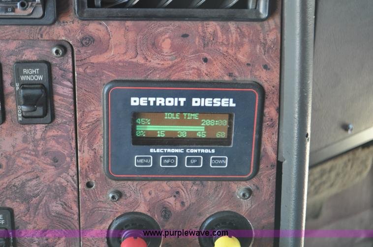 image for item G6060 1999 International 9200 Eagle semi truck