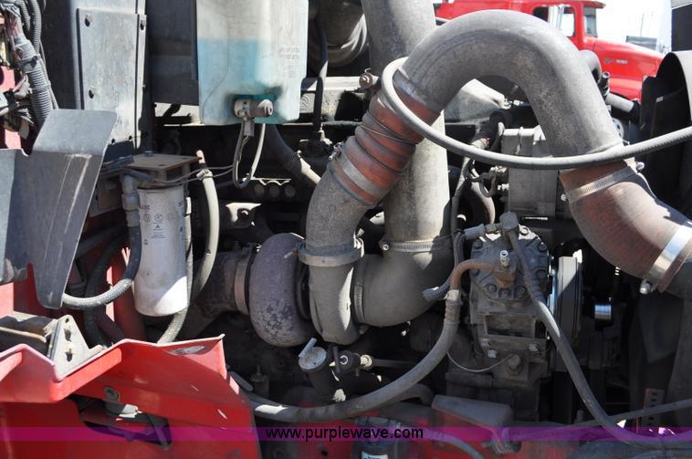 image for item G6060 1999 International 9200 Eagle semi truck