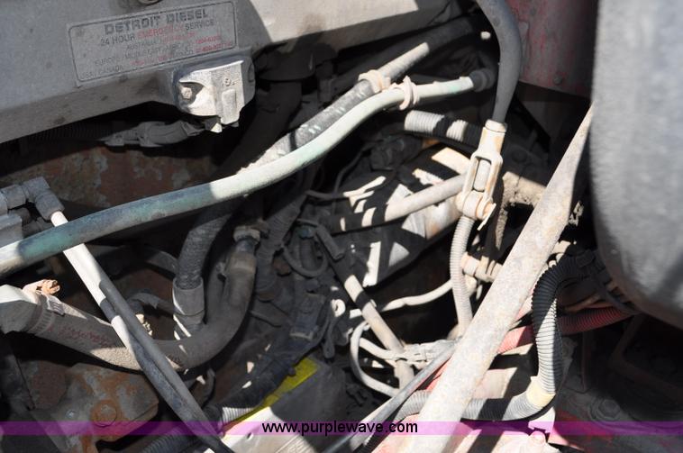 image for item G6060 1999 International 9200 Eagle semi truck