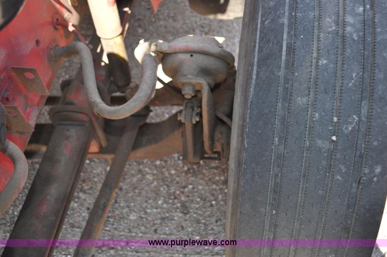 image for item G6060 1999 International 9200 Eagle semi truck