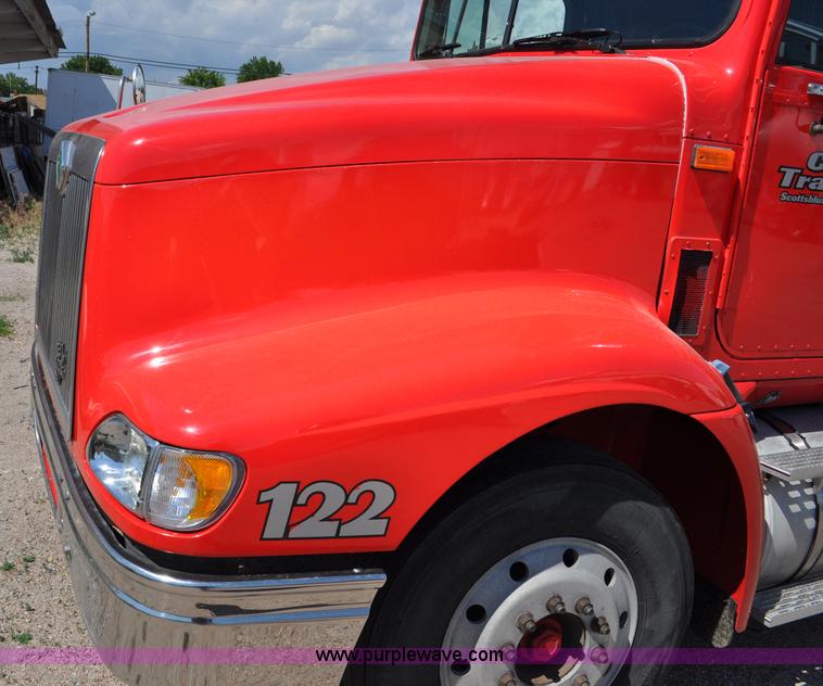 image for item G6060 1999 International 9200 Eagle semi truck