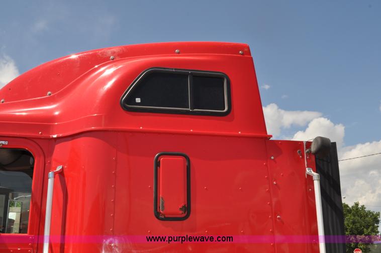 image for item G6060 1999 International 9200 Eagle semi truck