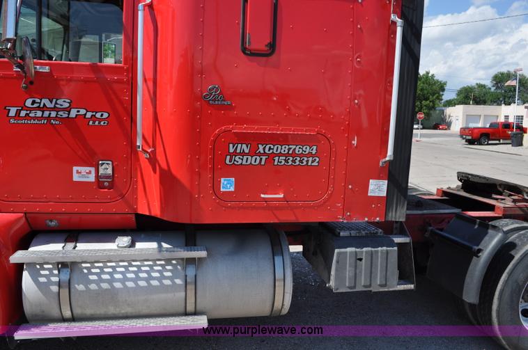 image for item G6060 1999 International 9200 Eagle semi truck