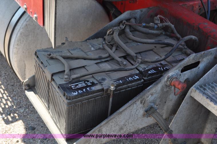 image for item G6060 1999 International 9200 Eagle semi truck