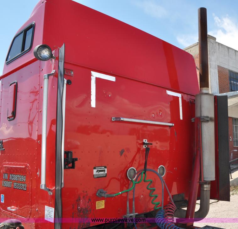 image for item G6060 1999 International 9200 Eagle semi truck