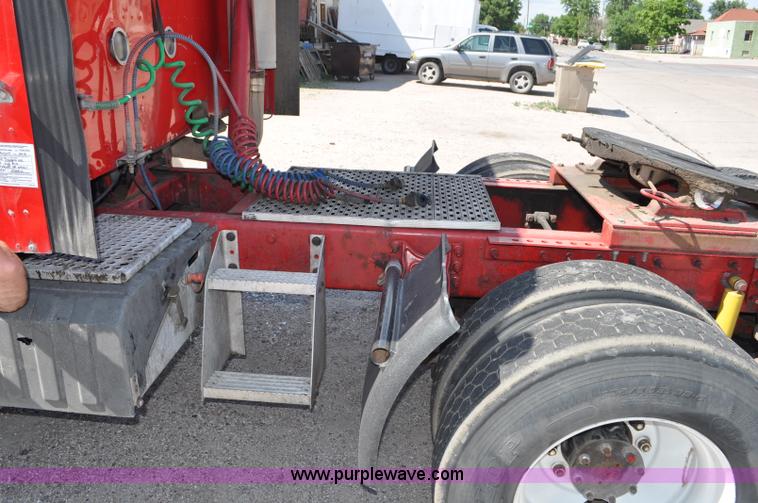 image for item G6060 1999 International 9200 Eagle semi truck