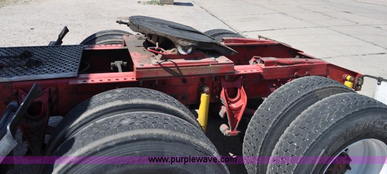 image for item G6060 1999 International 9200 Eagle semi truck