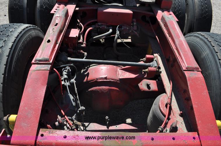 image for item G6060 1999 International 9200 Eagle semi truck