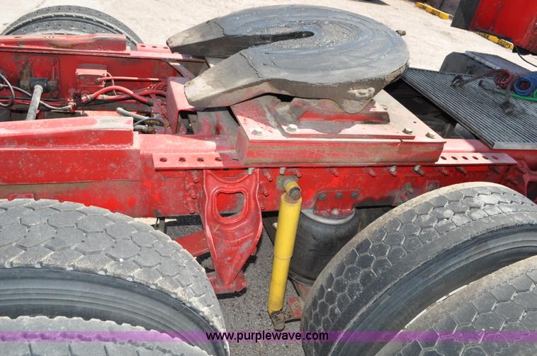 image for item G6060 1999 International 9200 Eagle semi truck