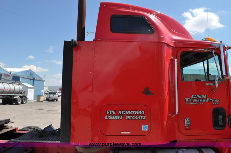 image for item G6060 1999 International 9200 Eagle semi truck