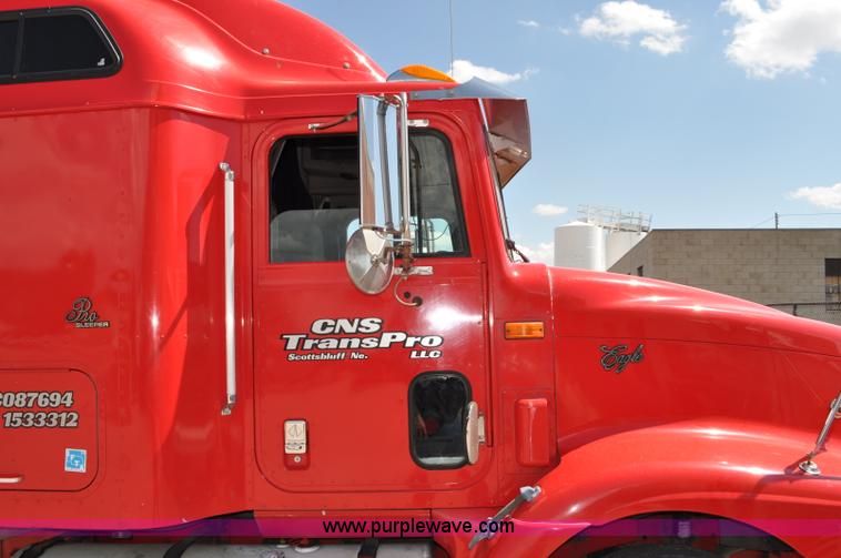 image for item G6060 1999 International 9200 Eagle semi truck