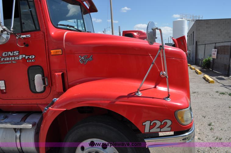 image for item G6060 1999 International 9200 Eagle semi truck