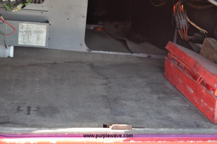 image for item G6060 1999 International 9200 Eagle semi truck