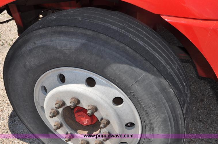 image for item G6060 1999 International 9200 Eagle semi truck