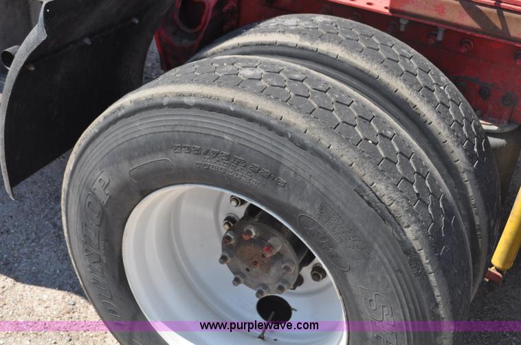 image for item G6060 1999 International 9200 Eagle semi truck