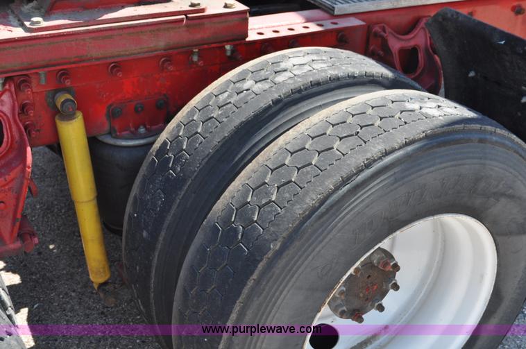 image for item G6060 1999 International 9200 Eagle semi truck