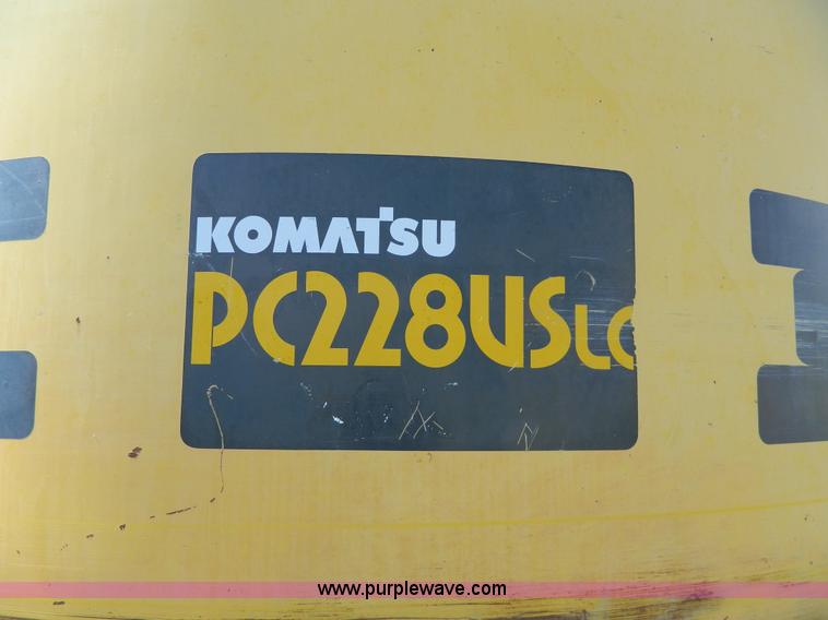 image for item G7899 1999 Komatsu PC228USLC-1 excavator