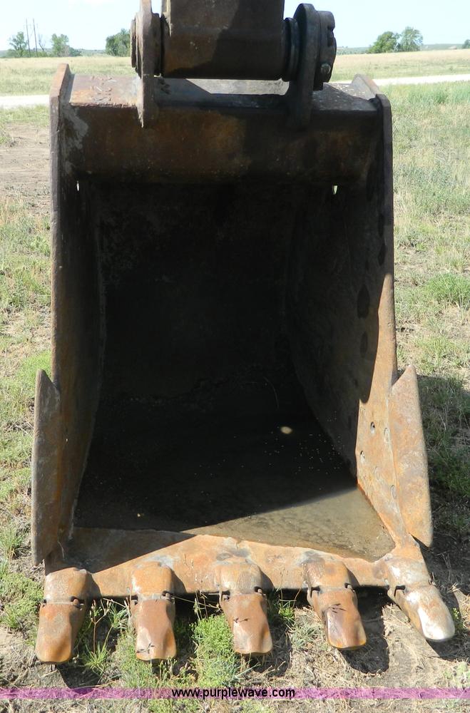 image for item G7899 1999 Komatsu PC228USLC-1 excavator