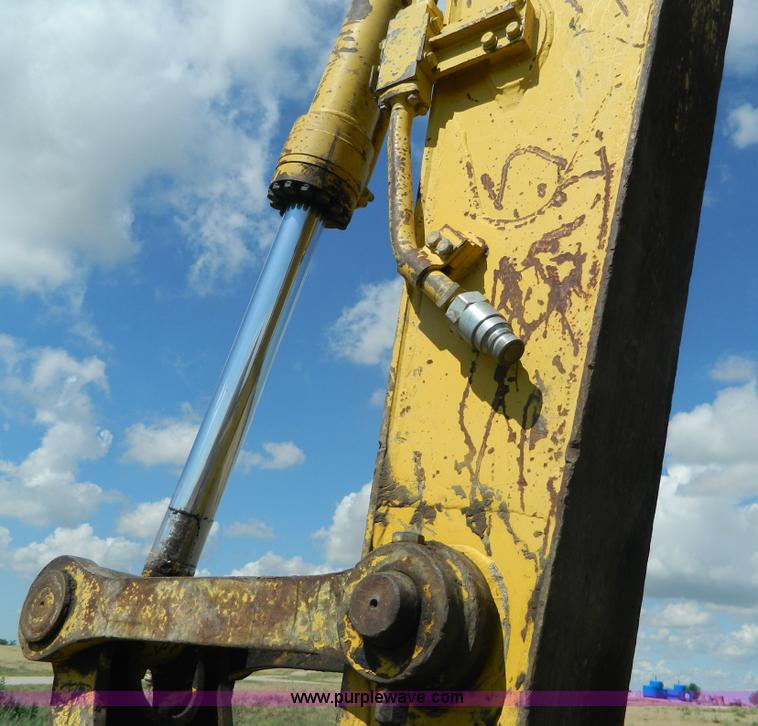 image for item G7899 1999 Komatsu PC228USLC-1 excavator